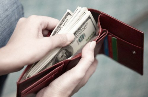 Türkiyə vətəndaşı Bakıda iki qadını aldatdı