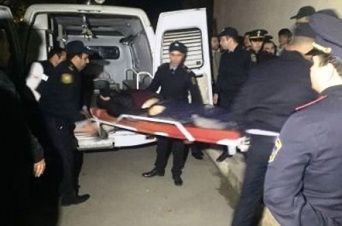 Bakıda tikinti materialları insanların üstünə düşdü