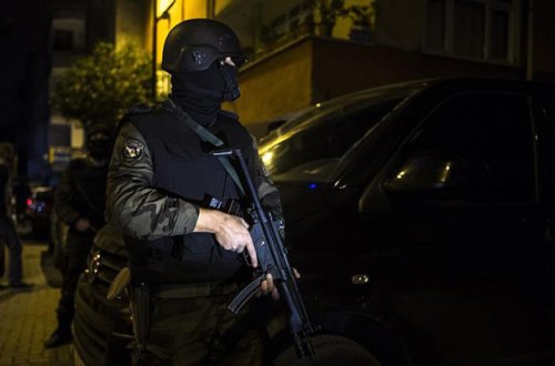 İstanbulda polis şöbəsinə hücum