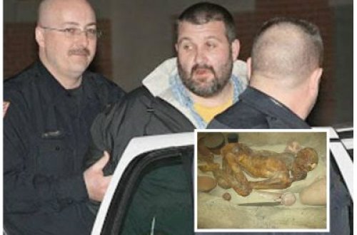 O, 2500 yaşlı mumiyaya təcavüz etdi