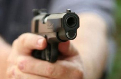 Gəncədə kişini otelin qarşısında güllələdilər