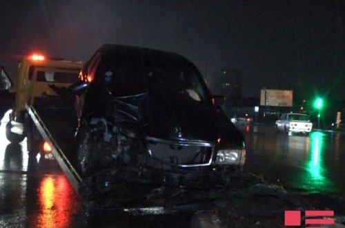 Bakıda iki “Mercedes” toqquşdu