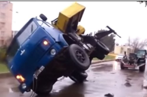 Rayonlarda güclü tufan, ağaclar kökündən çıxdı