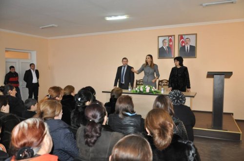 Qənirə Paşayeva gənclərlə görüşdü