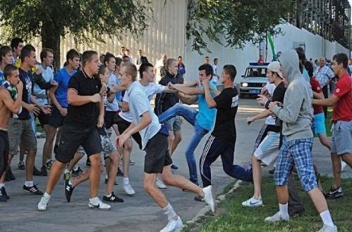 Bakıda orta məktəbdə kütləvi dava