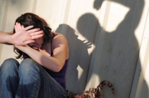 Qardaşı onu zorlamaq istəmişdi...