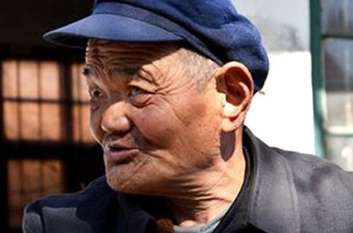 Pensiyaçı özü üçün dəfn mərasimi təşkil etdi