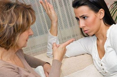 Hansı qaynanalarla yola getmək daha asandır?