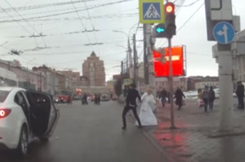 Gəlin bəyi döyüb, toydan qaçdı