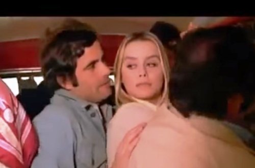 QADIN AVTOBUSDA ZORLA ÖZÜNƏ TƏCAVÜZ ETDİRİR