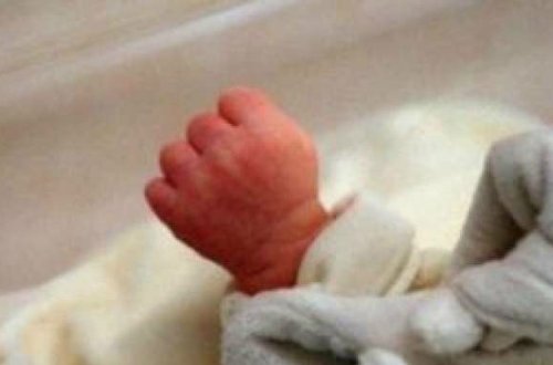 Bərdədə körpə doğuşdan beş gün sonra öldü