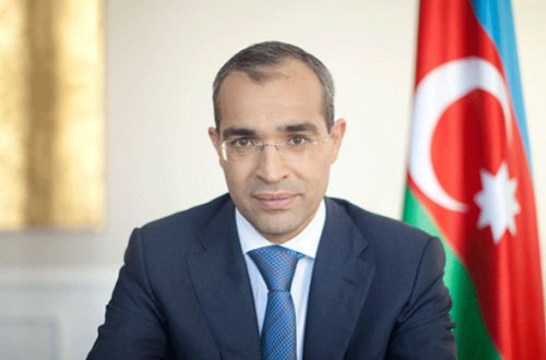 Nazir müəllimi sillələyən qadın direktor