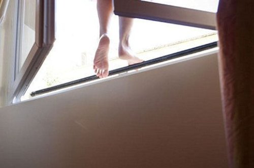 Bakıda biznesmen qadın özünü öldürdü