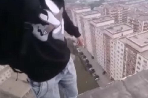 Azərbaycanda 16 yaşlı məkəblidən riskli hərəkətlər