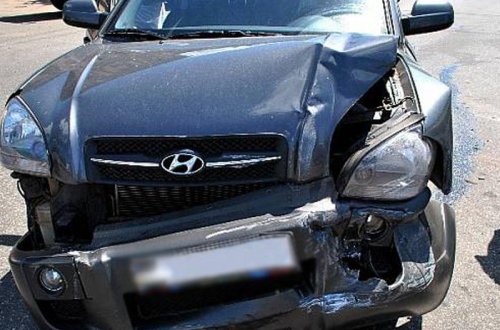 Bakıda ​səfirlik avtomobili qəzaya düşdü