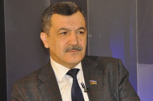 YAP-çı deputatdan Sevgililər günündə sürpriz