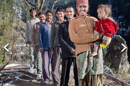 BU QADIN 5 QARDAŞLA EVLİDİR