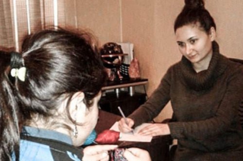 “Mənə əxlaqsız videolar göstərirdi ki, bax, anandır”