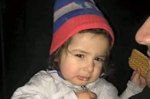 Bakıda ana 2 yaşlı oğlunu küçəyə atıb