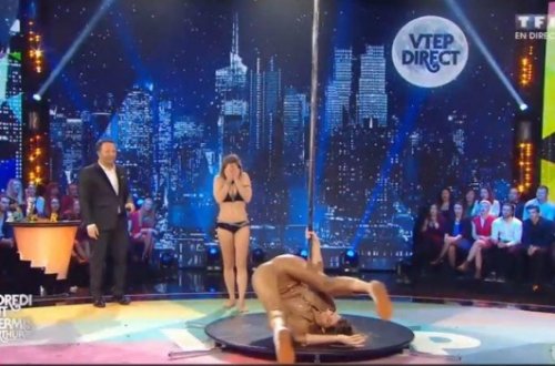 Striptiz göstərmək istədi, başı üstə çırpıldı