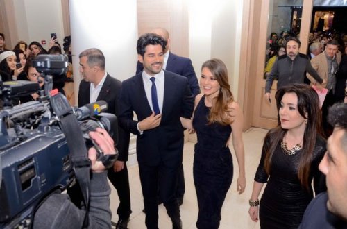 Burak Özçivit Bakıda izdihamla qarşılandı