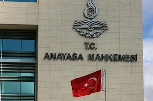 Konstitusiya Məhkəməsinin iki üzvü vəzifəsindən uzaqlaşdırıldı