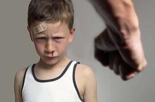 Anası dərsini oxumayan oğlunu öldürdü