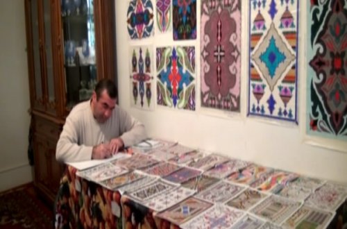 O, 10 ildir ki, kağız üzərində göz oxşayan əsərlər yaradır