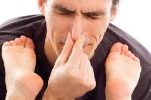 Ayaq tərləməsini bu dəmləmələrlə son