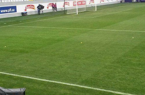 Azarkeşlər stadiona limon atdı