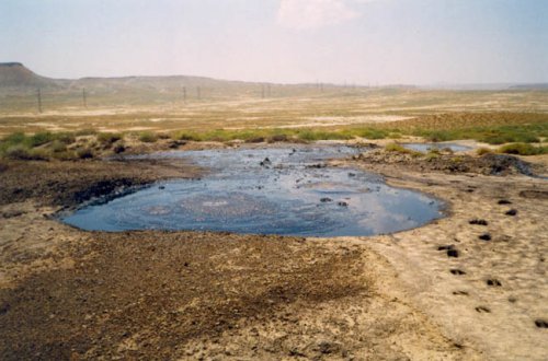 AMEA: Palçıq vulkanı olan sahələrdə neft-qaz yığınları var