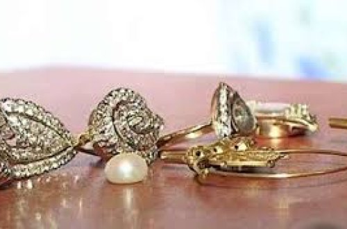 Xalq artistinin dostu onun qızıllarını oğurladı