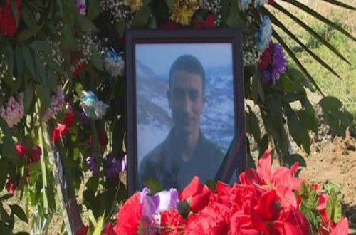 Şəhid olan əsgərimizin dəfnini