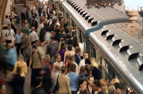 Metroda telefon oğurlayan şəxsi 1 il sonra tutdular