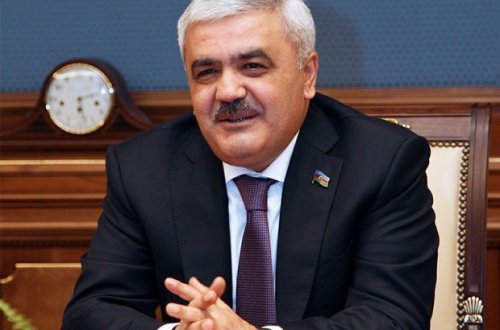 Rövnəq Abdullayev işçilərin maaşını artıracaq