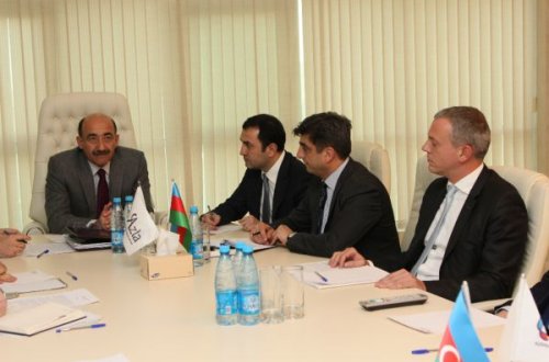 Əbülfəs Qarayev turizmçilərə