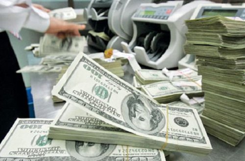 Bir gündə 3 banka 31 milyon dollar satıldı