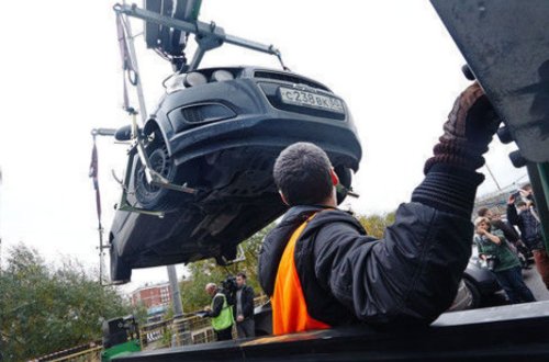 Azərbaycanlı evakuatorla avtomobil oğurlamağa cəhd etdi