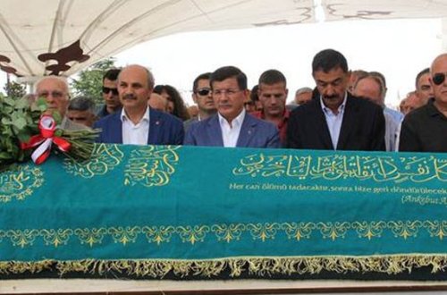 Əhməd Davudoğlunu ölümlə təhdid etdilər