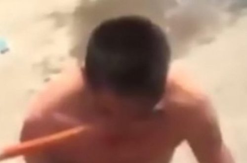 Şok kadrlar: itləri zorlayan əxlaqsızı soyundurub döydülər