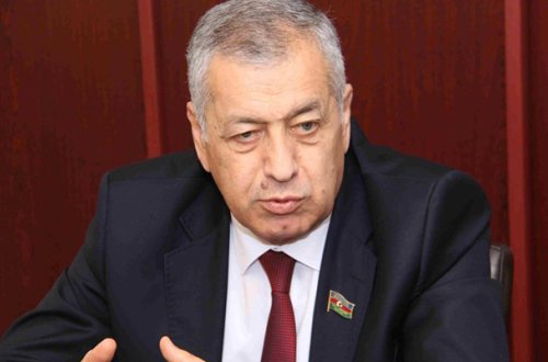 Hansı icra başçısının kabinetindəki mebel yerlidir?