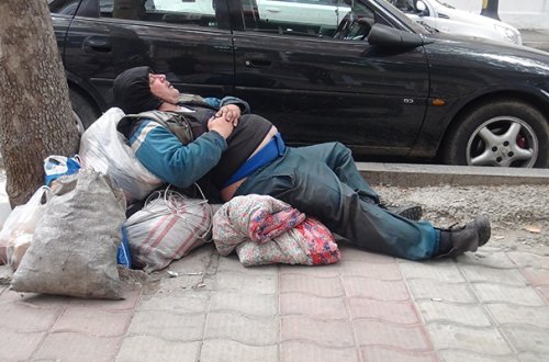 Bakıda bomj soyuqdan öldü