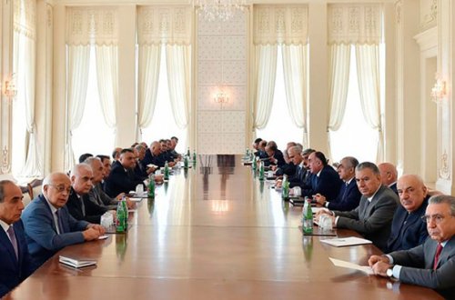 Hökumət əhali ilə görüşlərə səfərbər oldu - Qrafik