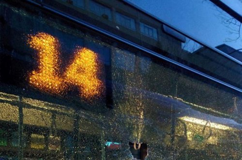 Bakıda avtobuslar daşa basıldı