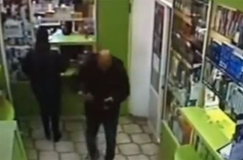 Aptekdə pulu belə oğurlandı