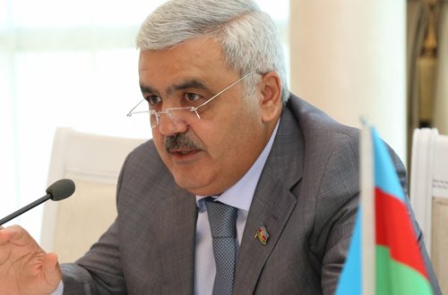 Rövnəq Abdullayev toplantı keçirir