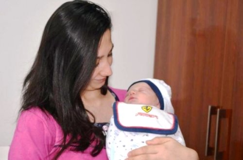 Körpə ana bətnində əməliyyat olundu