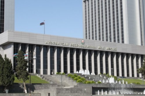 Parlamentin ilk iclası - Gündəlikdə 16 məsələ var