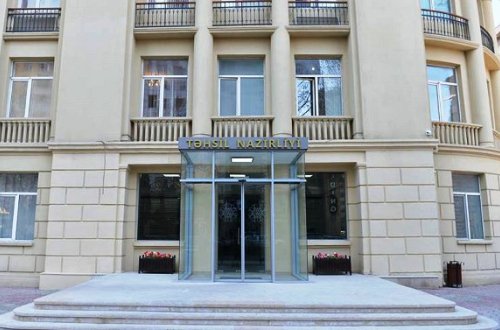 Müəllim yenə şagirdi döydü