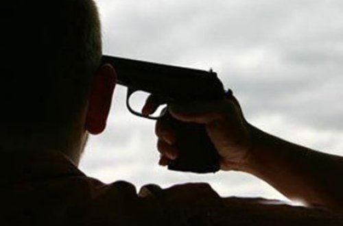 Hamilə arvadını, uşaqlarını və özünü güllələdi